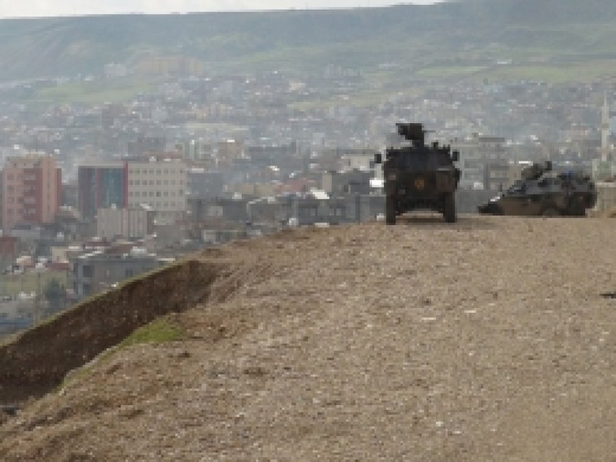 Cizre'de 1 polis öldü, 5 asker yaralandı