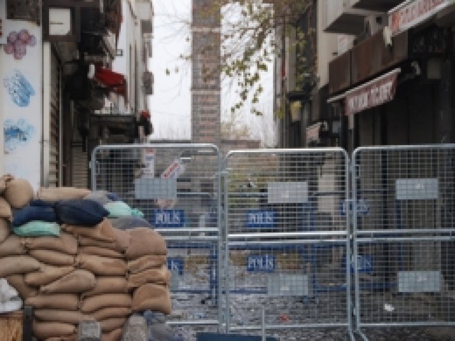 Sur'da 1 polis hayatını kaybetti