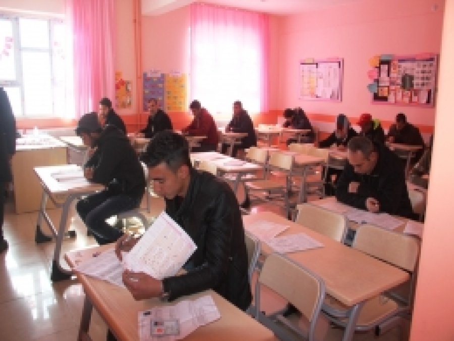 Midyat'ta Açıköğretim sınavları yapıldı