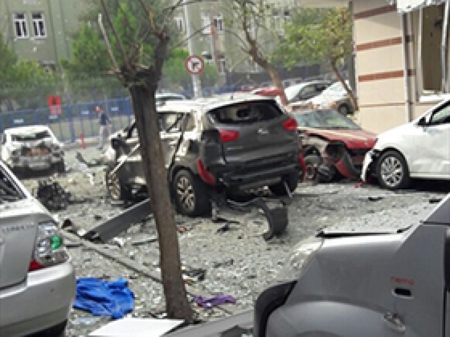 İstanbul Yenibosna'da bombalı saldırı