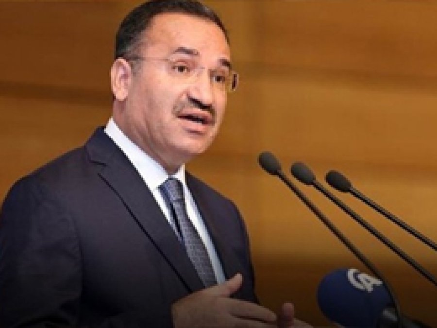Bozdağ: Adil Öksüz Türkiye'de saklanıyor