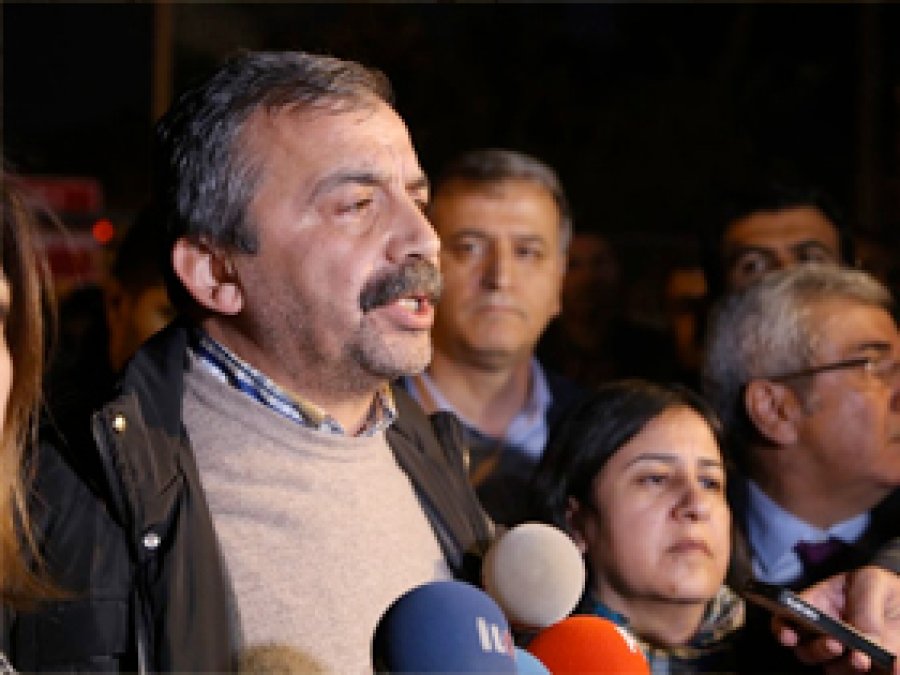 HDP'li Sırrı Süreyya Önder serbest bırakıldı