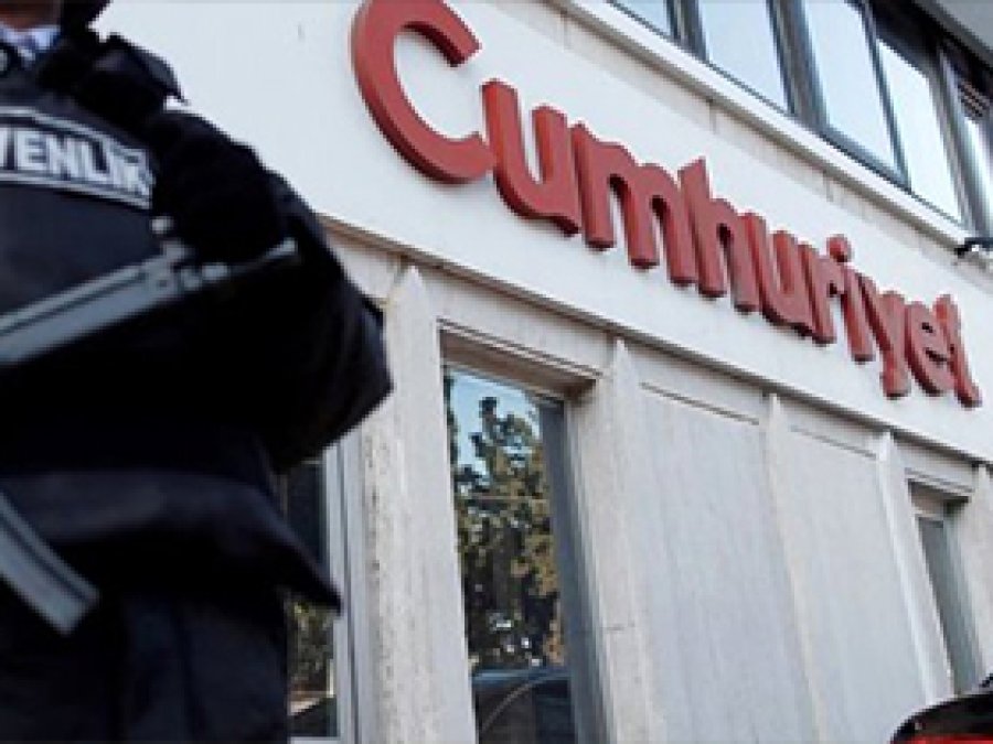 Cumhuriyet soruşturmasında 9 tutuklama