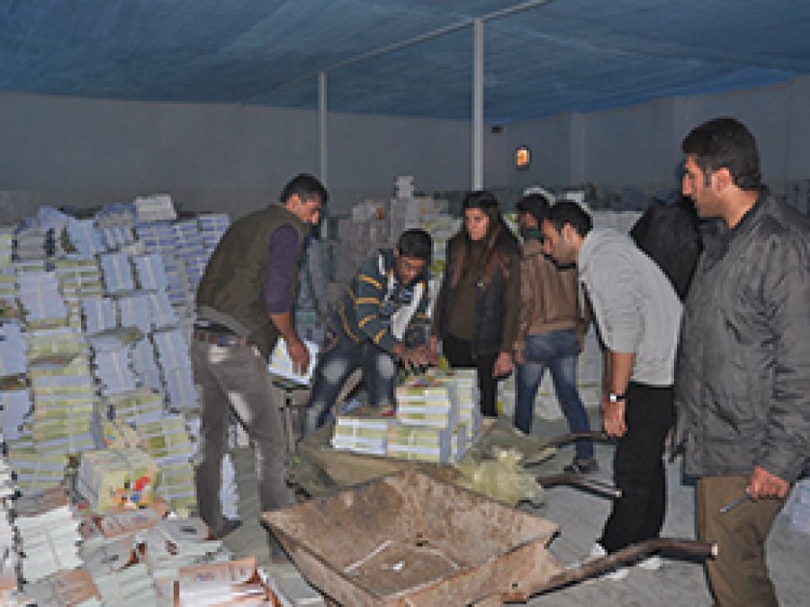 ABD Rojava'da 1 milyon kitap dağıttı