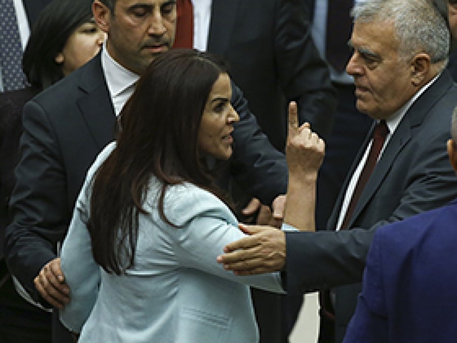 Ankara'da HDP'li 2 Vekil gözaltına alındı