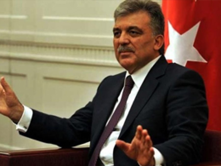 Abdullah Gül'e 27 FETÖ Sorusu