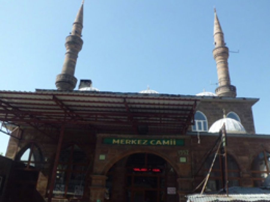 Ağrı'da hala merkezi sistemle ezanlar okunuyor 