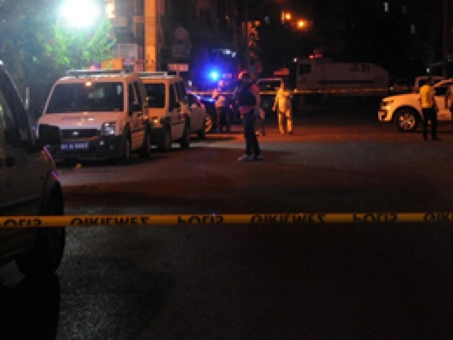 Esenyurt'ta polise silahlı saldırı