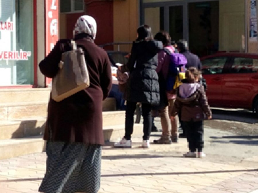 Misyonerler mülteci ve fakirleri hedef seçiyor