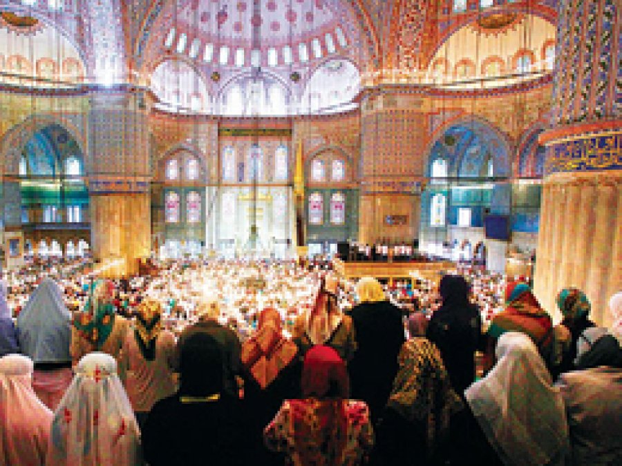İlk kadın cami tartışmalı geliyor