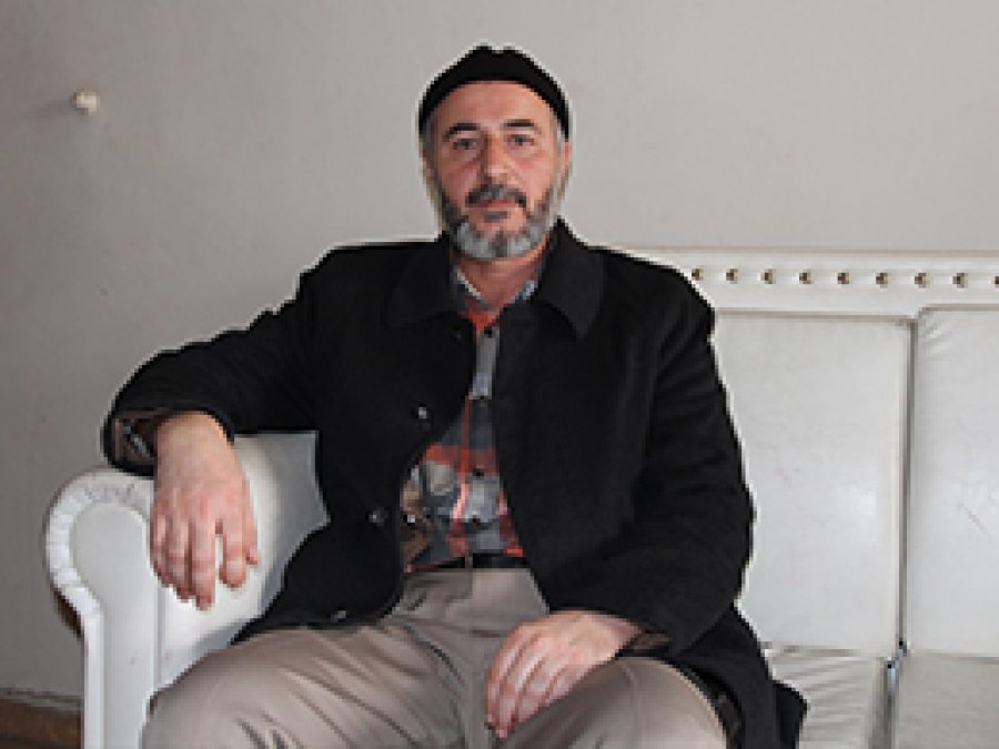 İmamlık yaparken hamal oldu