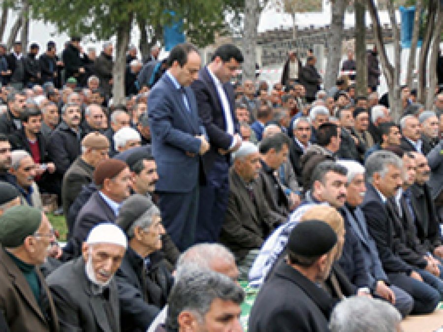 Demirtaş ve HDP'liler cuma namazında