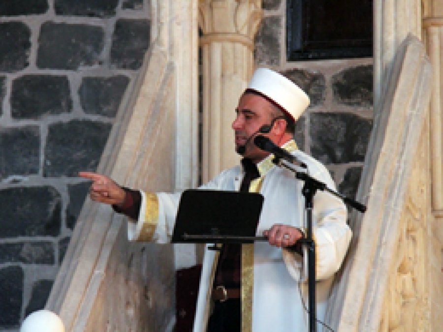 Hutbede 28 Şubat’taki zulümlere tepki