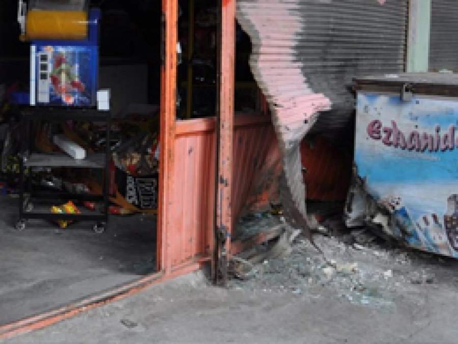 Bakkal dükkanına bombalı saldırı yapıldı