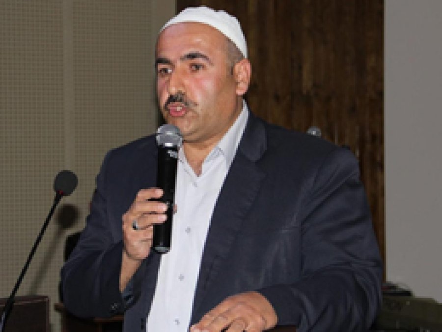 En zifiri karanlık fecrin doğduğu andır