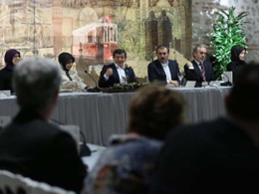Başbakan, sanat dünyası ile görüştü