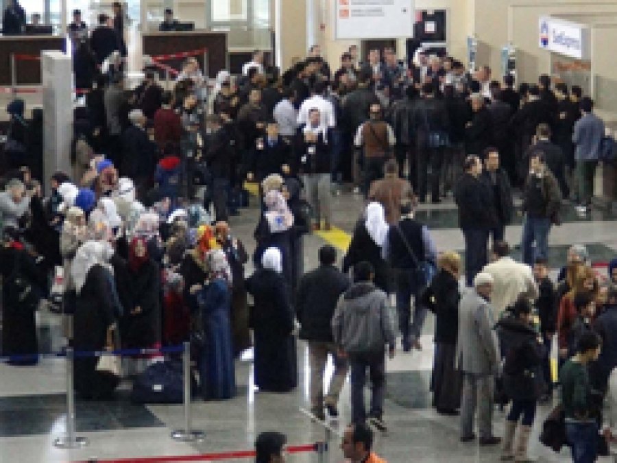 Batmanlılardan pahalı uçak biletine tepki