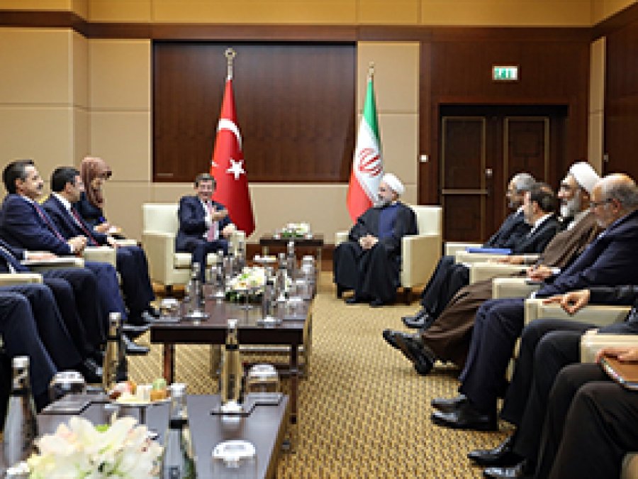 Davutoğlu, Ruhani ile görüştü