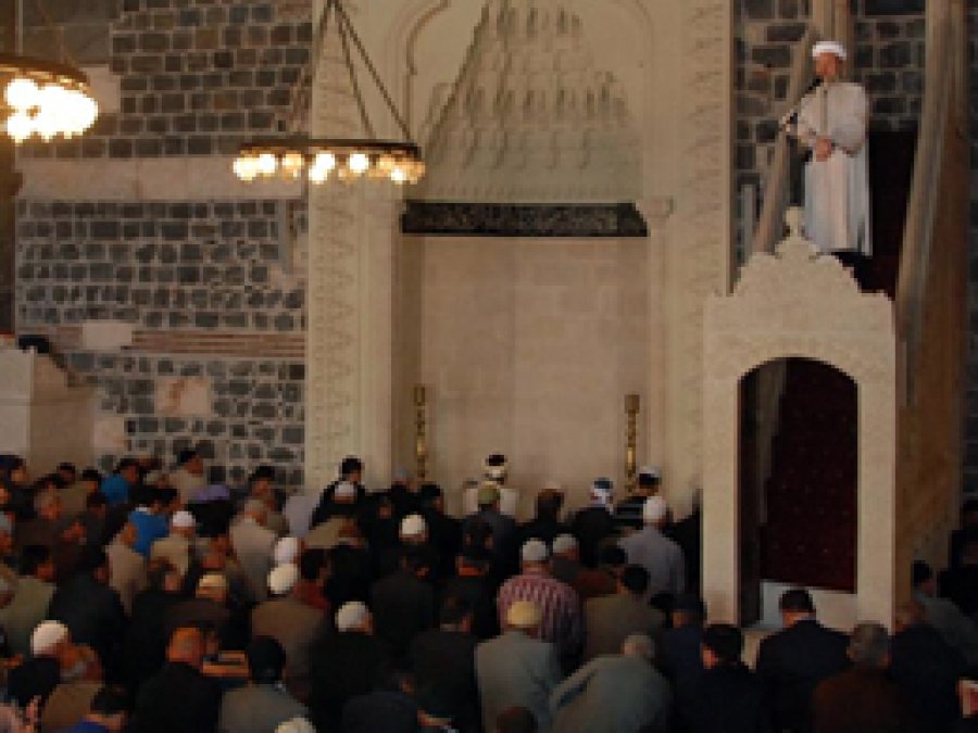 “Allah’ın ipine sımsıkı sarılın”