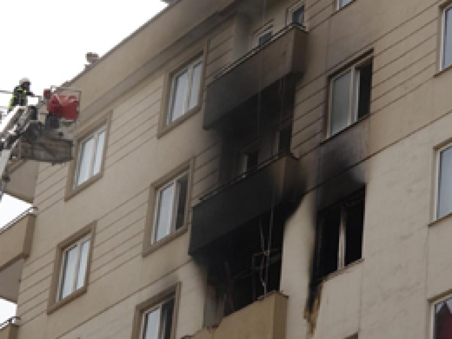 Apartmanda patlama: 1 ölü 8 yaralı