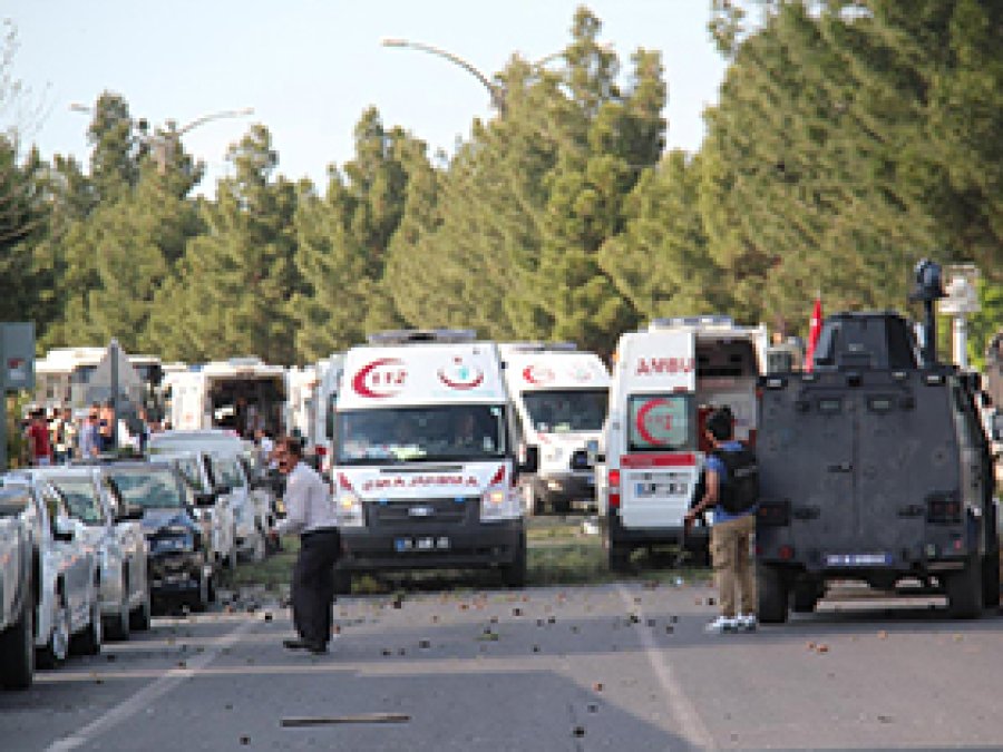 Diyarbakır'da bombalı araçla saldırı