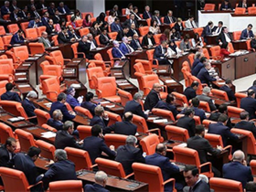 TBMM'de Dokunulmazlık teklifi yasalaştı