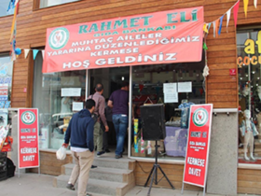 Ji Rahmet Eliyê kermesa alîkariyê