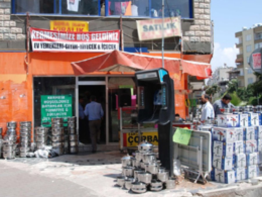Mersin'de fakir öğrenciler yararına kermes
