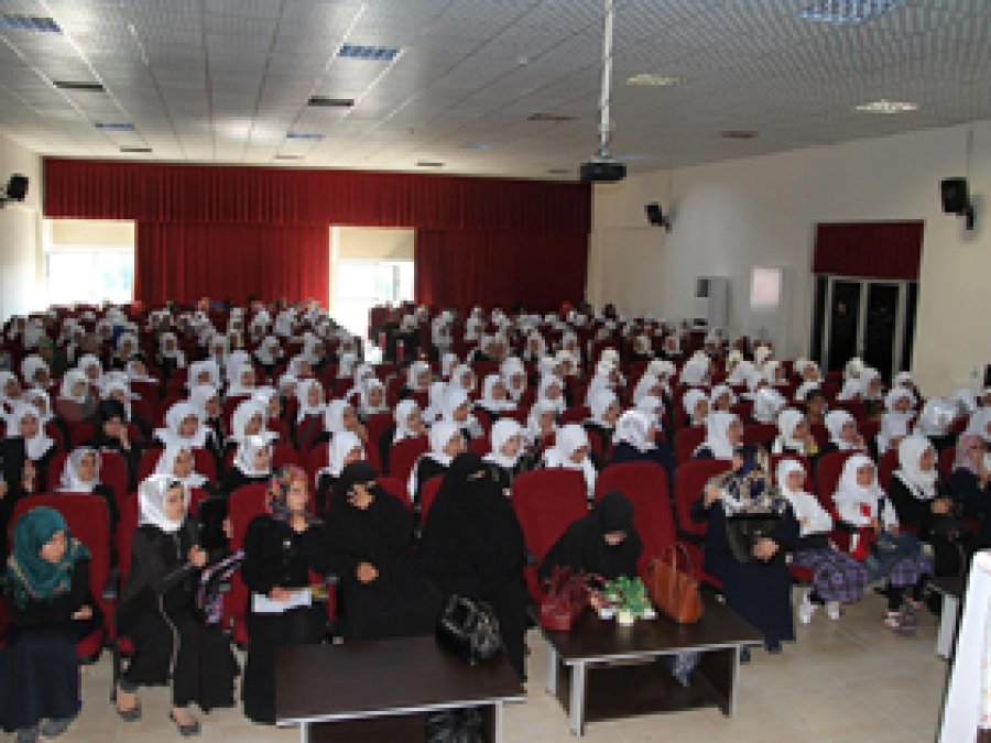 Solhan'da 'Zeynebi Duruş' konferansı