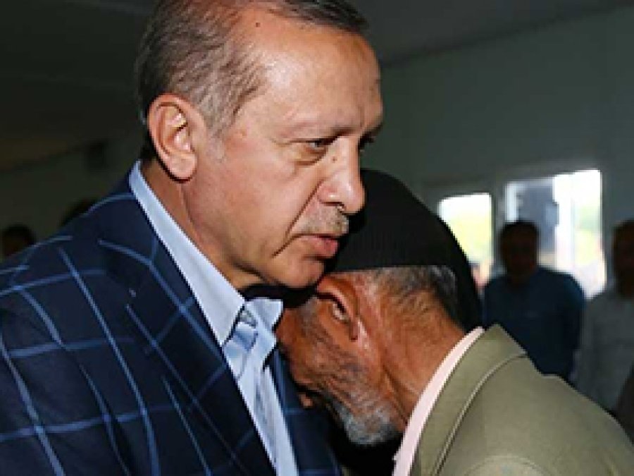 Erdoğan'dan katliamı yaşayan köye ziyaret
