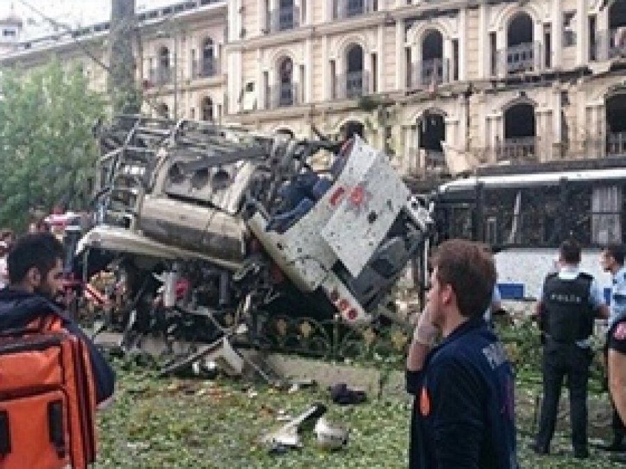 Bombalı saldırı Kürt esnafı da vurdu 