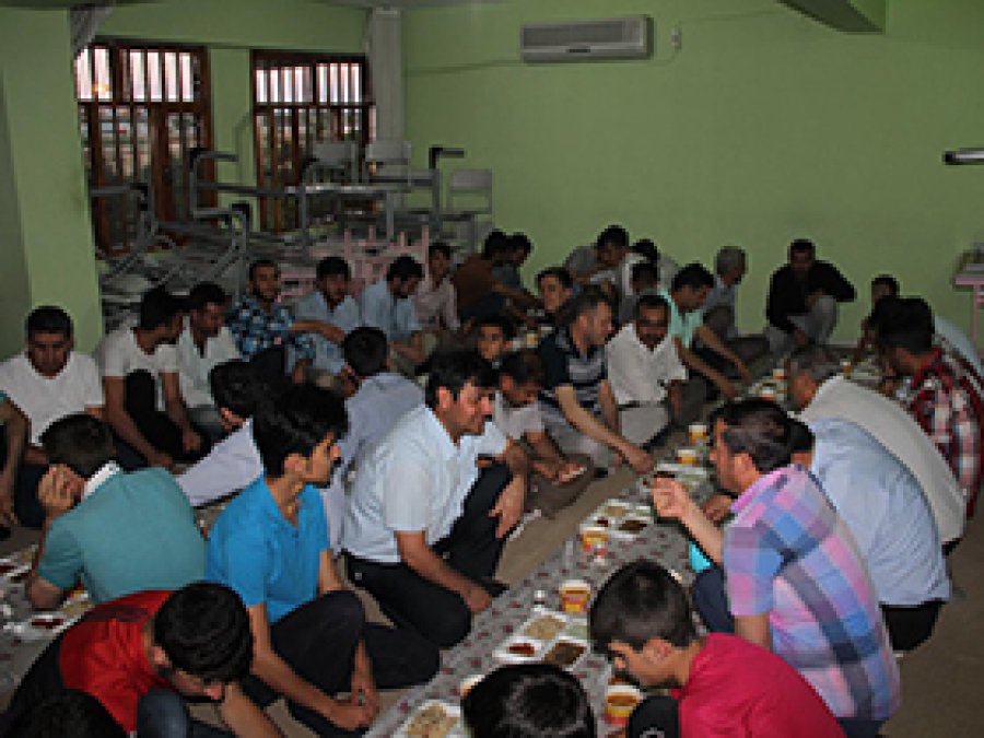 İkra Eğitim Der'den geleneksel iftar yemeği