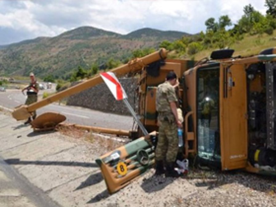 Askeri aracın geçişinde patlama: 7 yaralı
