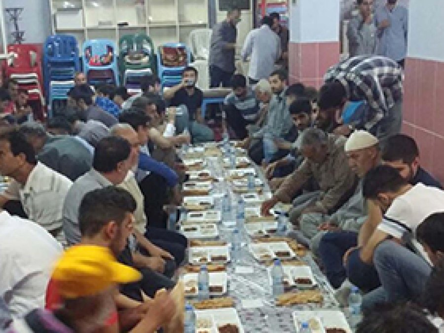 Yeni İhya-Der'den iftar yemeği
