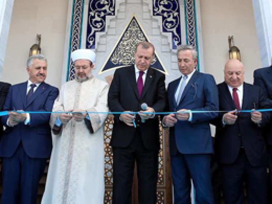 Havalimanında cami ibadete açıldı