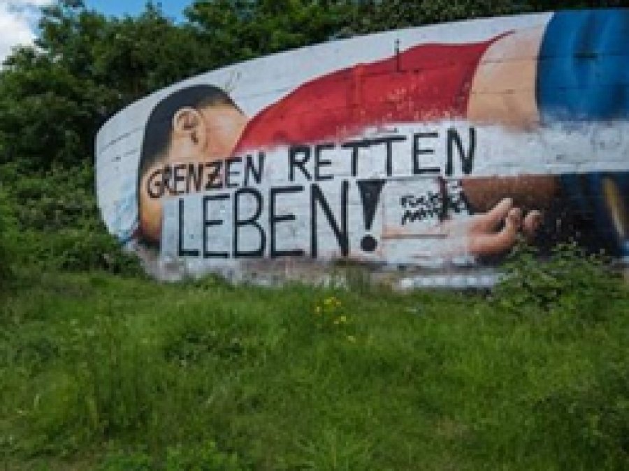 Almanya'da Aylan'ın dev grafitisi tahrip edildi