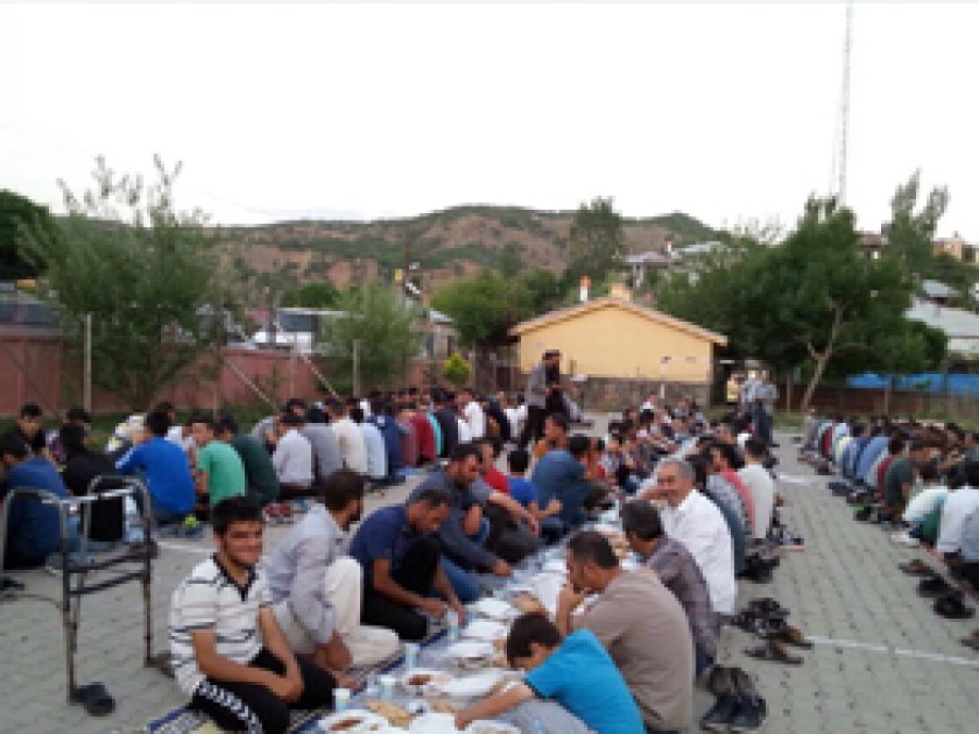İslami STK'ların iftar programları sürüyor