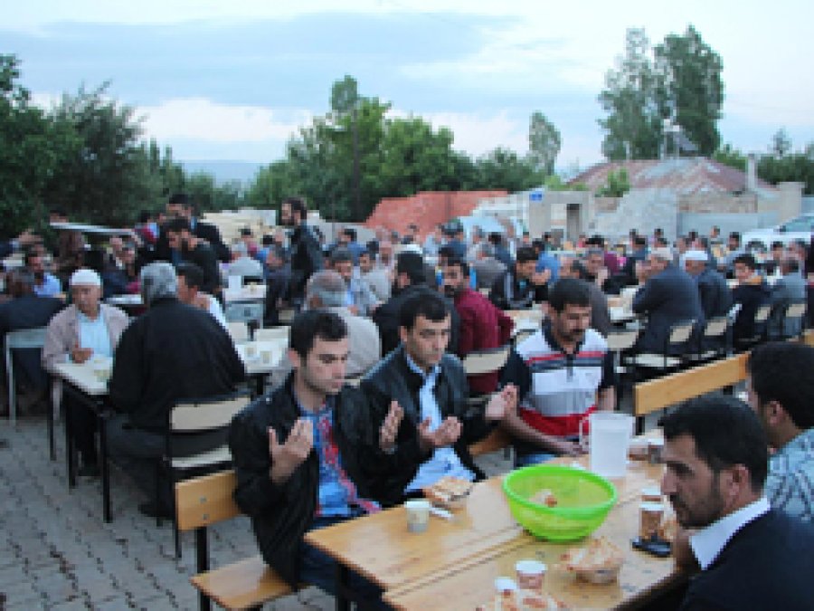 HÜDA PAR’dan Karlıova'da iftar yemeği