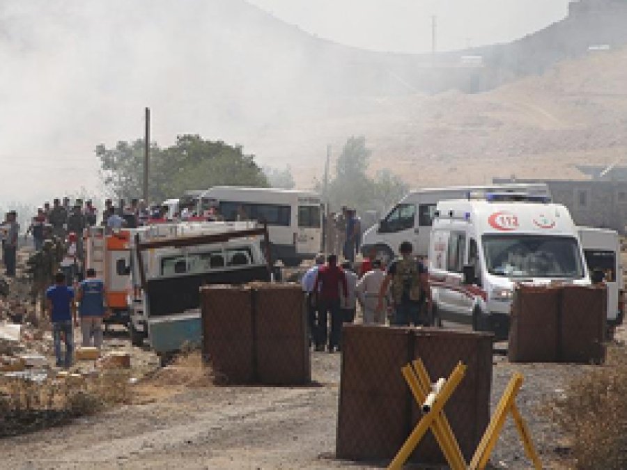 Mardin'de karakola bombalı araçla saldırı