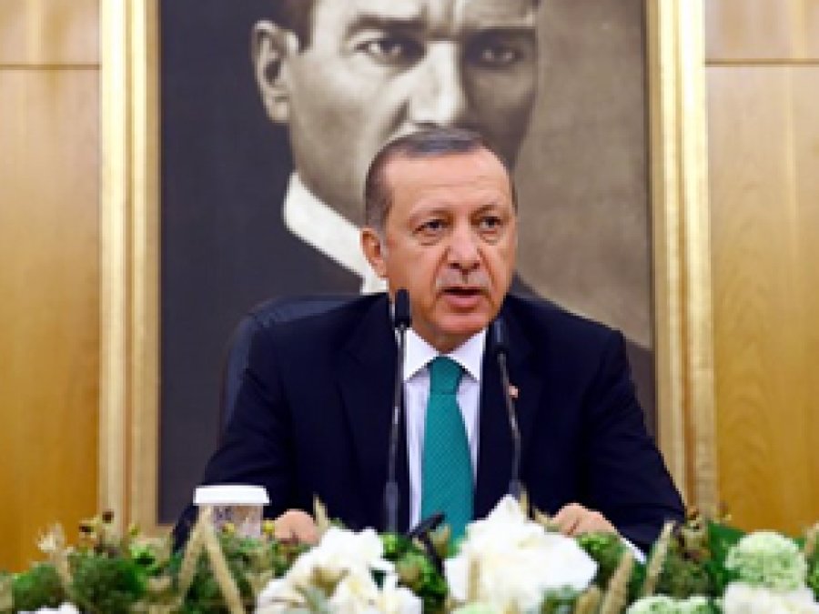 Erdoğan halkı sokakta kalmaya davet etti