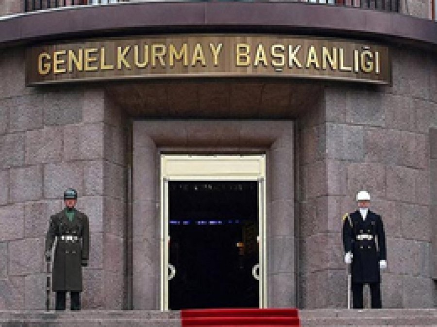 Kuvvet komutanları görev başına döndü