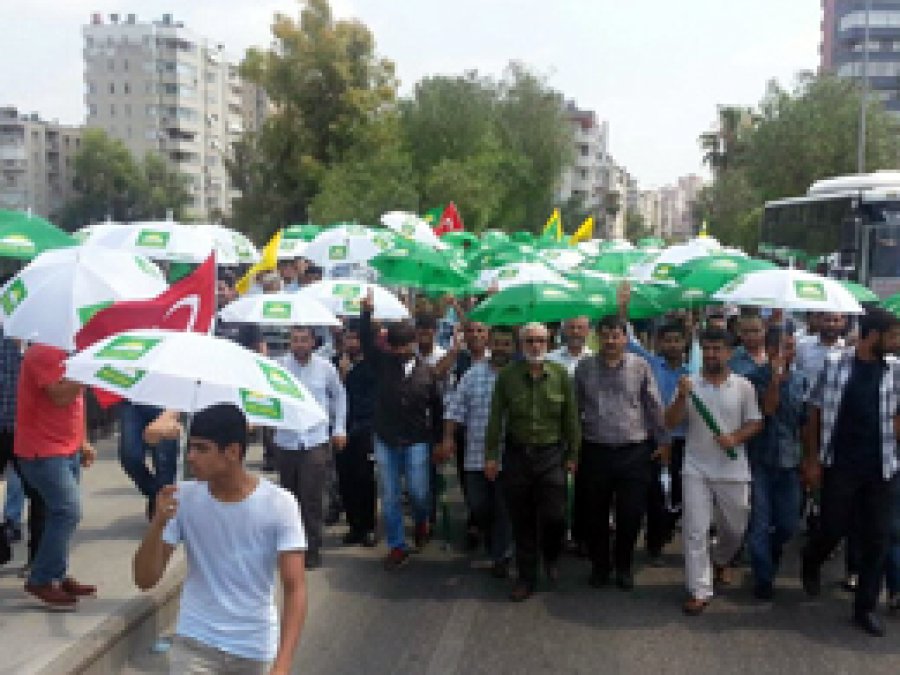HÜDA PAR'lılardan darbe girişimini protesto
