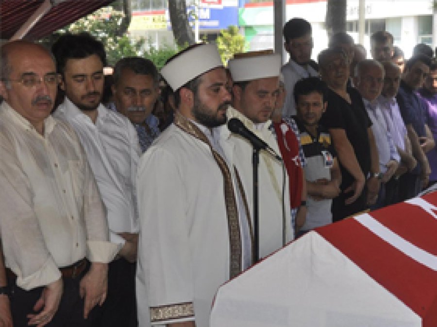 Cuntacıların öldürdüğü genç defnedildi