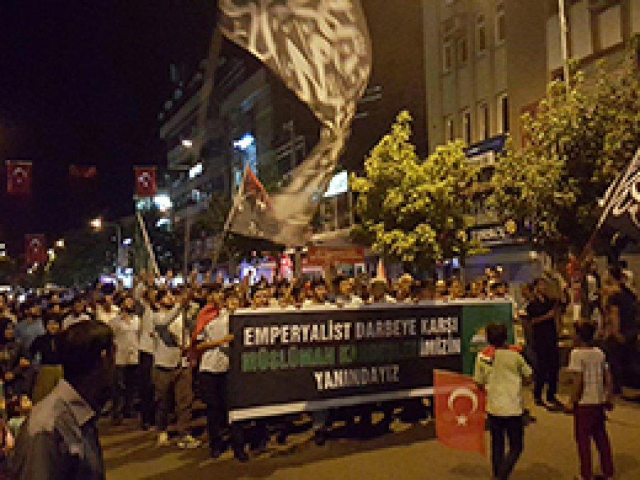 Bingöl’de darbe girişimine tepkiler sürüyor