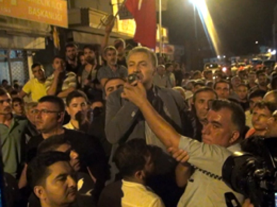 Belediye başkanından muhabirlere darp
