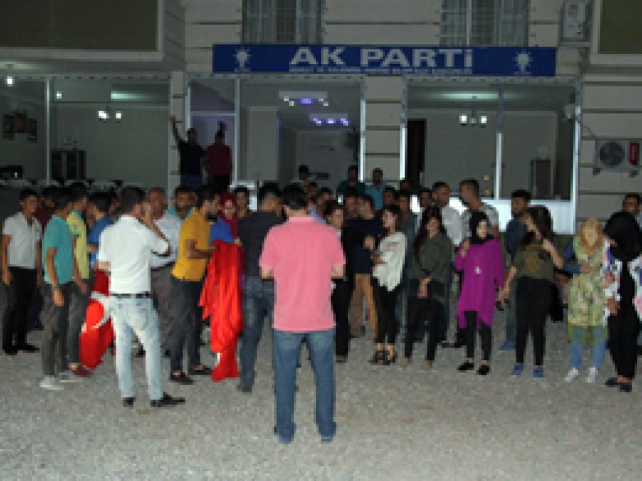 Silopi’de darbe girişimine tepki