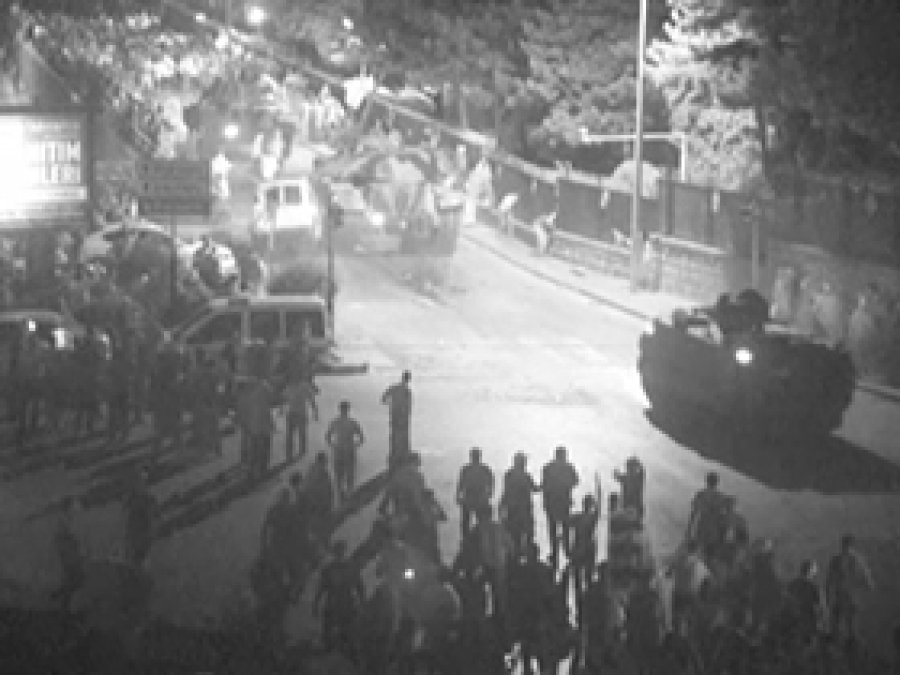 Ankara'da darbe gecesinin görüntüleri