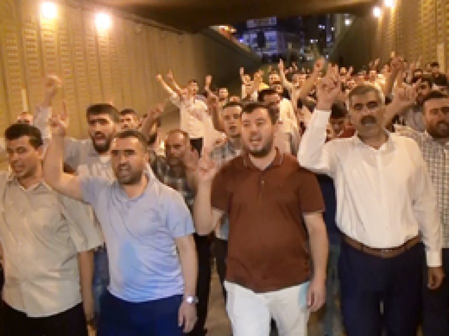 HÜDA PAR Antep'te darbeye karşı yürüdü