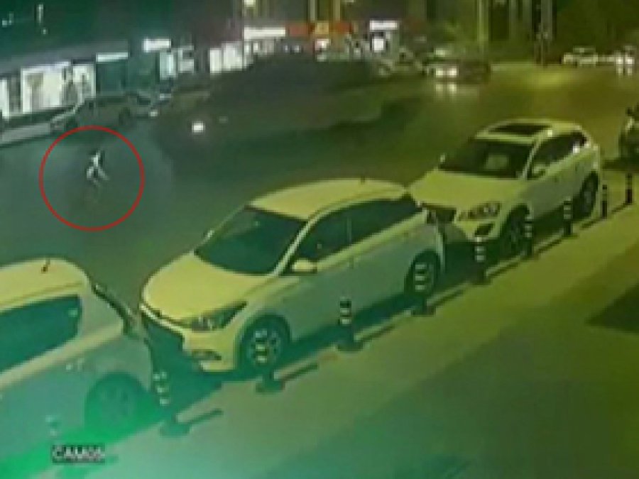 Durdurmaya çalıştığı 2 tank üzerinden geçti