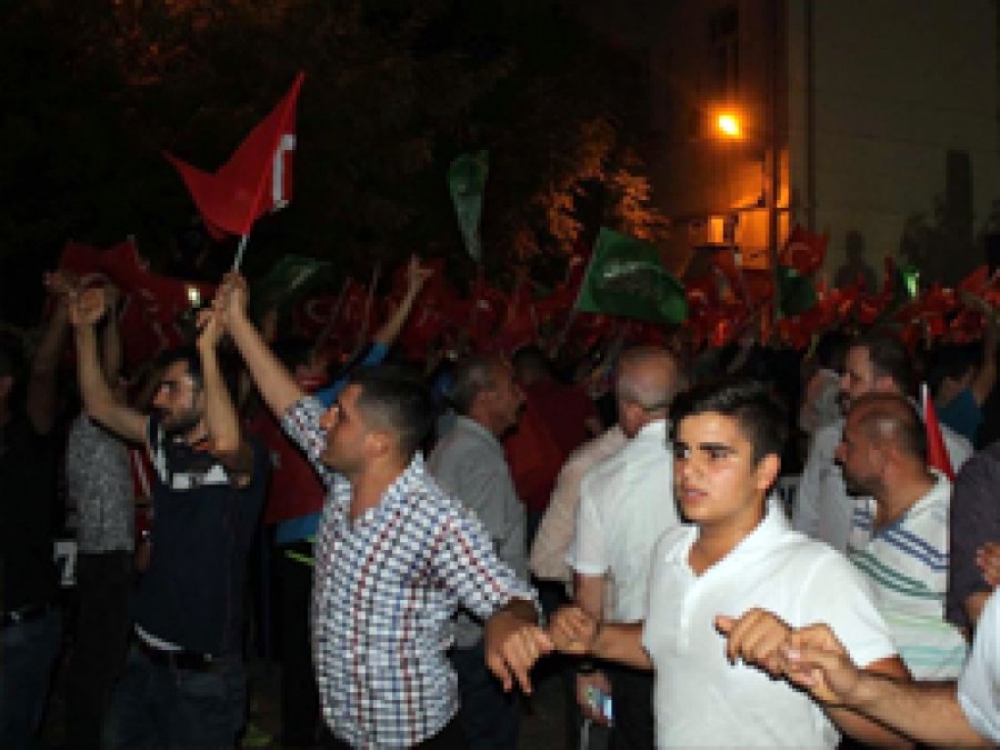 Siirt’te darbe karşıtı nöbet devam ediyor